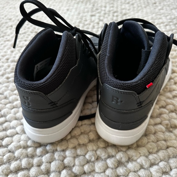 On The Roger Clubhouse Sneakers - Picture 3 of 6